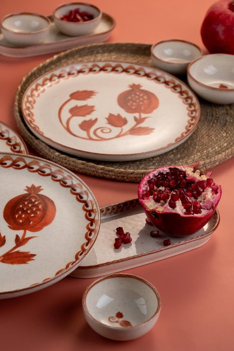Hermia Juego de desayuno de porcelana de 14 piezas - Crema y Rojo